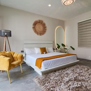 Aura Hotel B&B